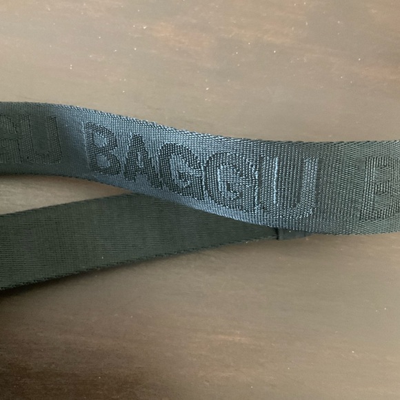 BAGGU Unisex Black Nylon Fanny Pack - Picture 9 of 15